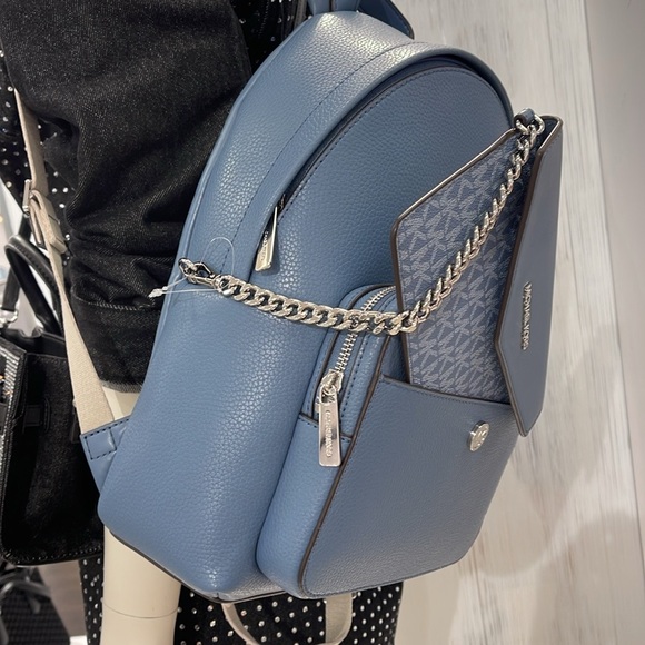 MICHAEL KORS Maisie Medium Pebbled Leather 2-in-1 Backpack
Denim
NWT - Picture 2 of 16